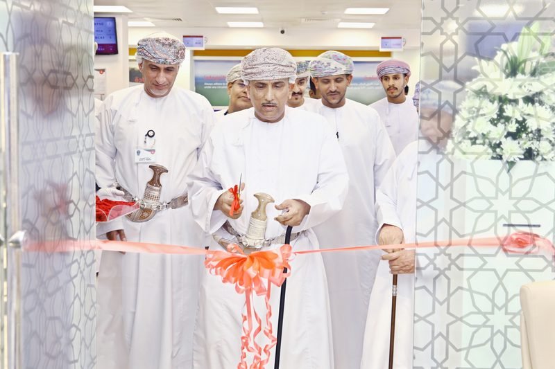 Sheikh Mohammed Al Ghazali cutting the ribbon at a branch opening