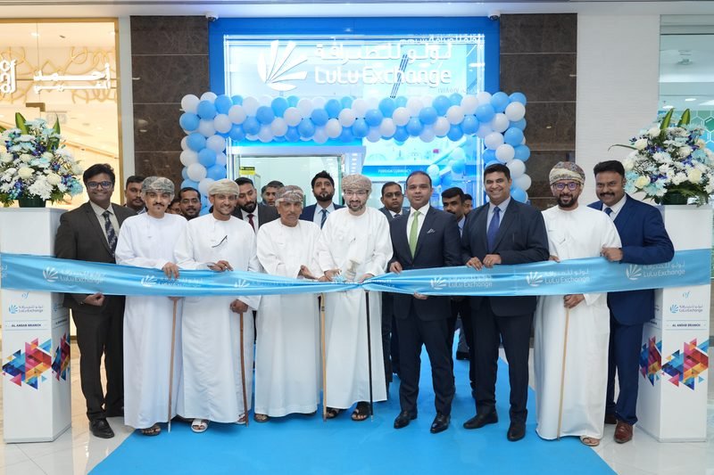 Sheikh Mohammed Al Ghazali at the Lulu Exchange ribbon cutting
